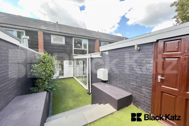 Superb 4 Bed with over 2050 Sq. Ft. of living & entertaining space Rockwell Gardens , Dulwich / Crystal Palace / Gipsy Hill Borders